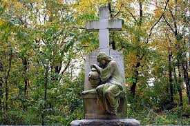 Profanadas cincuenta tumbas en un cementerio patrimonio de la humanidad de San Petersburgo  